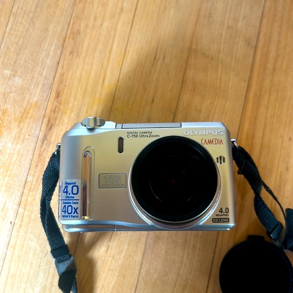 Olympus C-750 Ultra Zoom Digital Camera